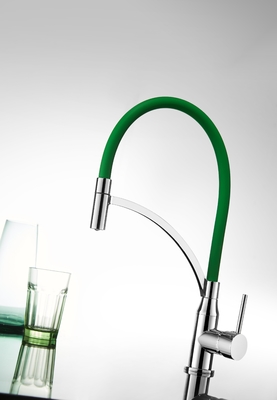 Selang Silikon Chrome Finish Dapur Mixer Faucet Hemat Air Ketahanan Korosi